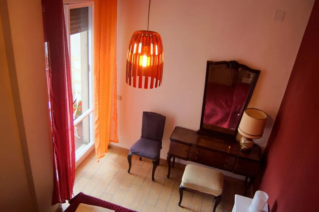 B&B Bibliotechina Napoli 2*,  Italia