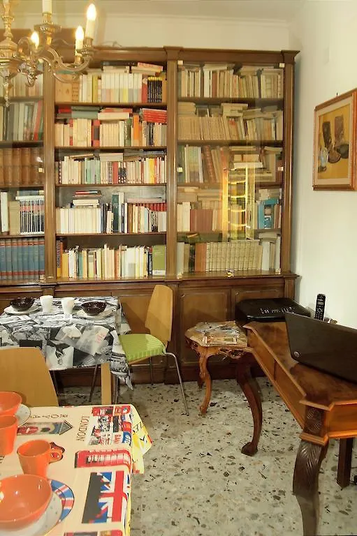 B&B Bibliotechina Napoli 2*,  Italia